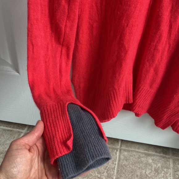 Duffy small 100% cashmere sweater, dark pink with a little gray at the wrists. - Picture 2 of 2